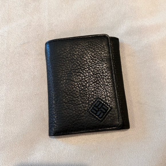 Columbia Black leather trifold wallet NWOT - Picture 1 of 7